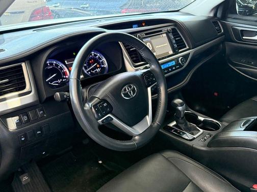 Blizzard Pearl 2019 Toyota Highlander Limited