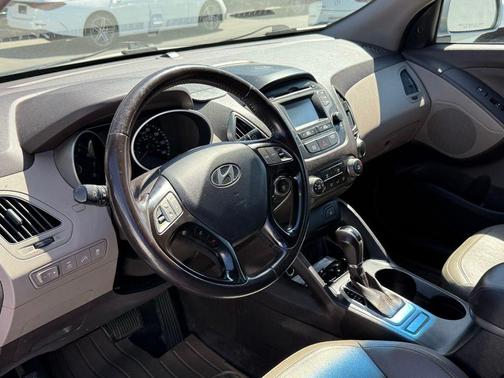 Graphite Gray Metallic 2015 Hyundai TUCSON SE