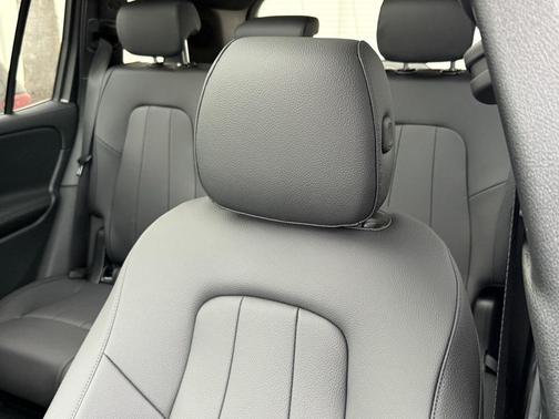 2026 Mercedes-Benz GLB 250 Base