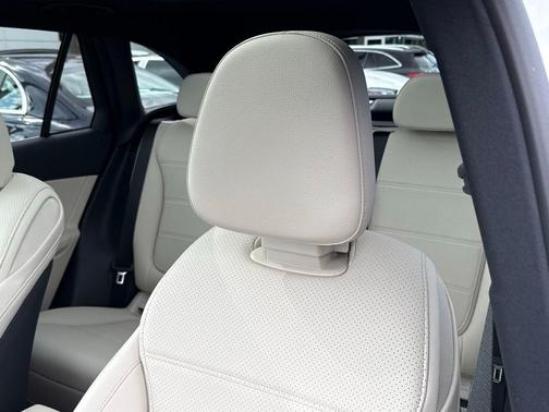 Polar White 2026 Mercedes-Benz GLC 300 Base