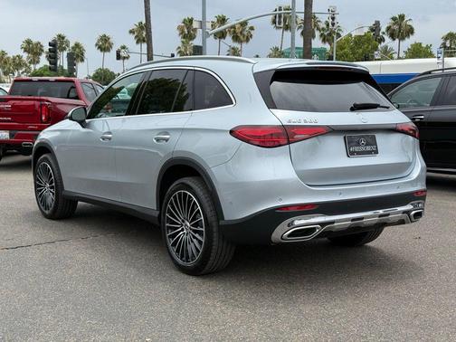 Cirrus Silver Metallic 2026 Mercedes-Benz GLC 300 Base