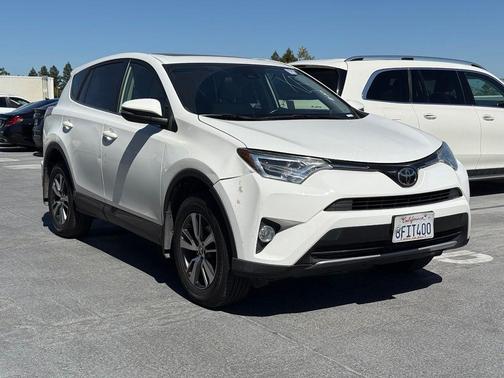 Super White 2018 Toyota RAV4 XLE