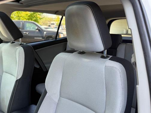 Super White 2018 Toyota RAV4 XLE