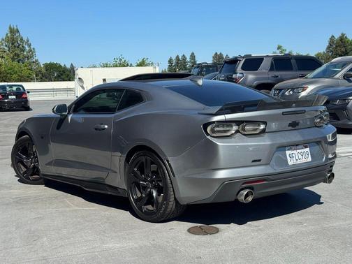 Sharkskin Metallic 2023 Chevrolet Camaro 1SS