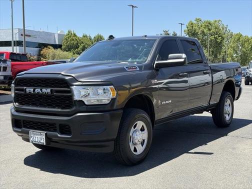 2022 RAM 2500 Tradesman Crew Cab 4x4 6'4' Box