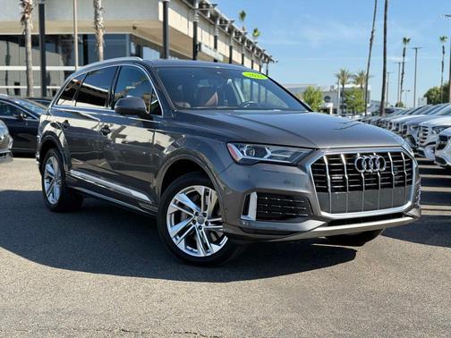 Samurai Gray Metallic 2021 Audi Q7 45 Premium
