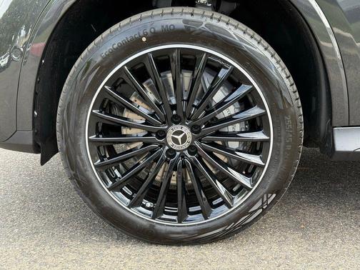 Graphite Grey Metallic 2026 Mercedes-Benz GLC 300 Base