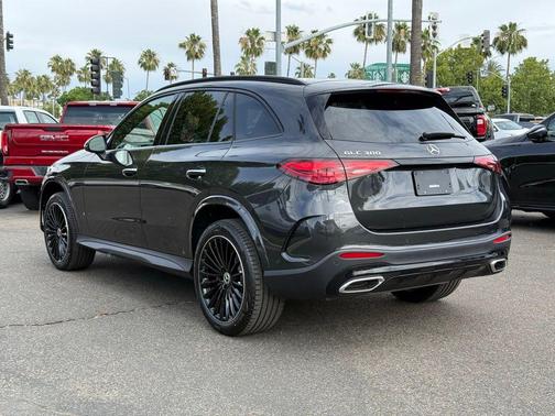 Graphite Grey Metallic 2026 Mercedes-Benz GLC 300 Base