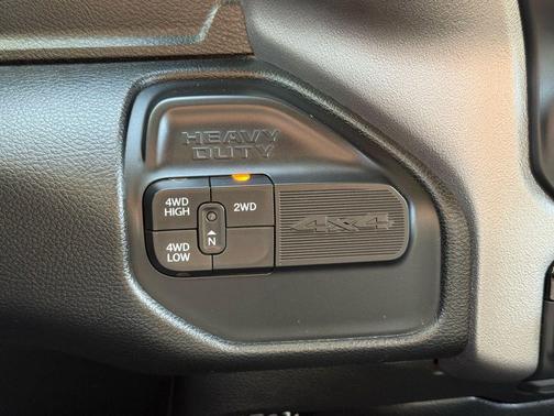 2020 RAM 2500 Big Horn Crew Cab 4X4 8' Box