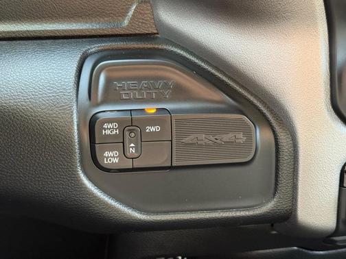 2020 RAM 2500 Big Horn Crew Cab 4X4 8' Box