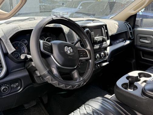 2020 RAM 2500 Big Horn Crew Cab 4X4 8' Box