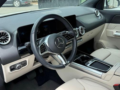 Polar White 2025 Mercedes-Benz GLA 250 4MATIC
