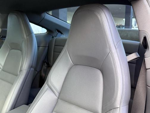 2022 Porsche 911 Carrera