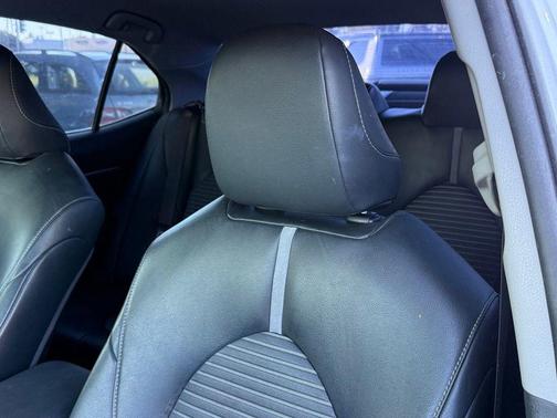 Celestial Silver Metallic 2018 Toyota Camry SE