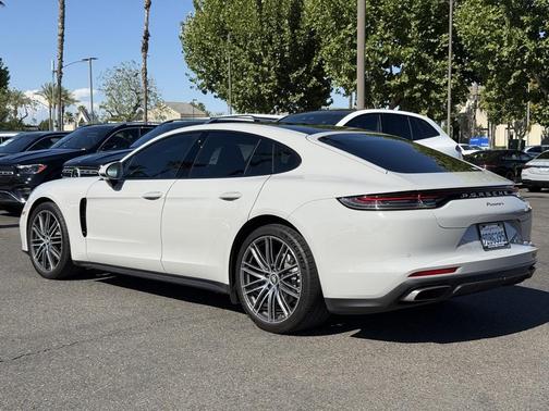 2022 Porsche Panamera 4