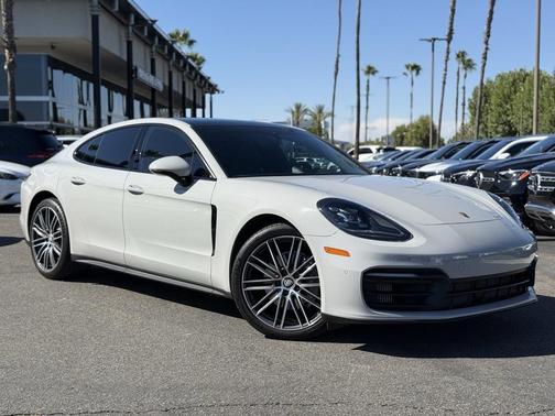 2022 Porsche Panamera 4