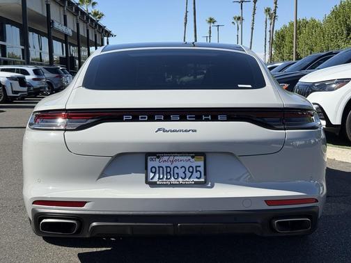 2022 Porsche Panamera 4
