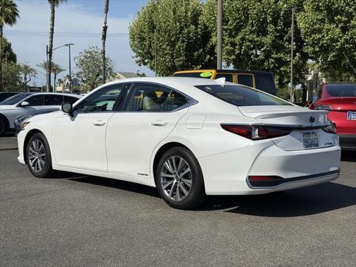 2020 Lexus ES 300h Base