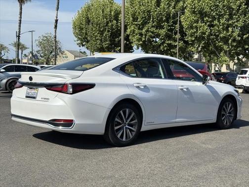 2020 Lexus ES 300h Base