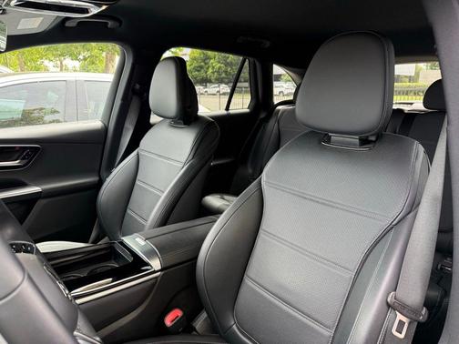 Polar White 2025 Mercedes-Benz GLC 300 Base