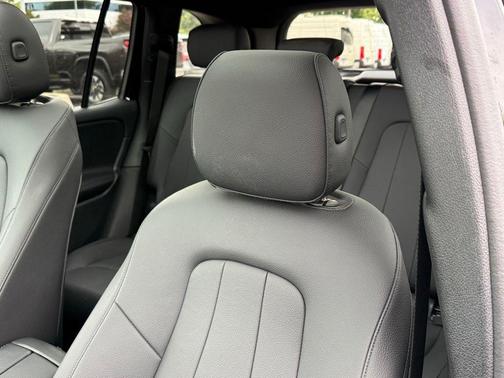 Night Black 2026 Mercedes-Benz GLB 250 Base