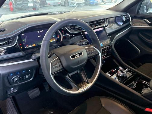 2022 Jeep Grand Cherokee 4xe Trailhawk