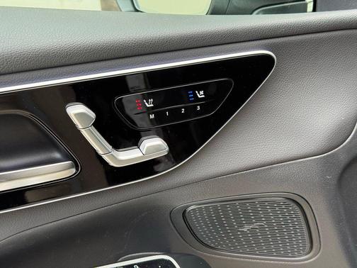 Graphite Grey Metallic 2026 Mercedes-Benz GLC 300 Base