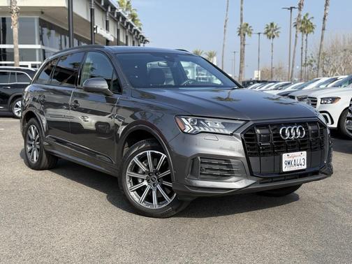 2024 Audi Q7 45 Premium Plus