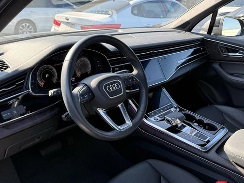 2024 Audi Q7 45 Premium Plus