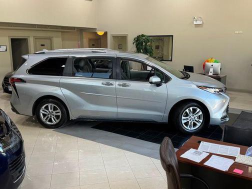Celestial Silver Metallic 2021 Toyota Sienna Limited 7-Passenger