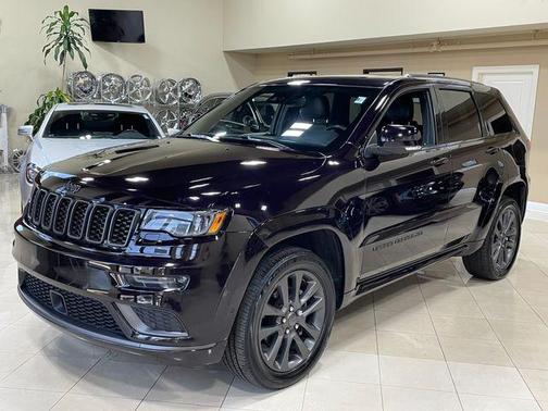 Photo 2 of 35 of 2018 Jeep Grand Cherokee Overland