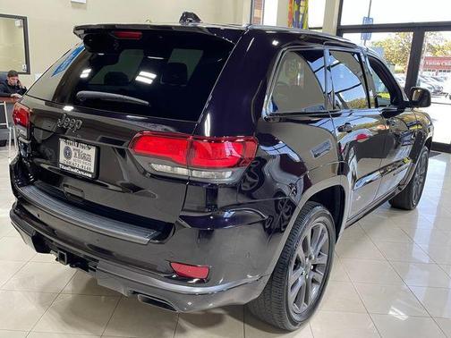 Photo 4 of 35 of 2018 Jeep Grand Cherokee Overland