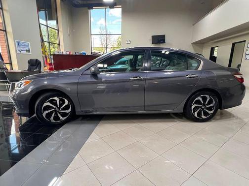 2017 Honda Accord EX-L w/Navigation & Honda Sensing