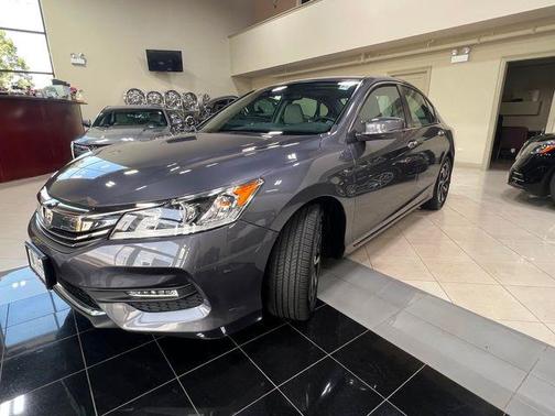 2017 Honda Accord EX-L w/Navigation & Honda Sensing