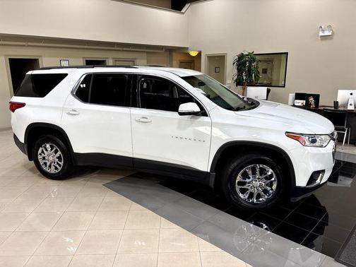 Summit White 2019 Chevrolet Traverse LT Cloth