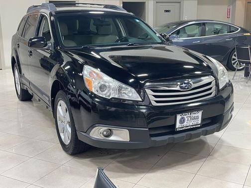 Photo 2 of 34 of 2010 Subaru Outback 2.5i Premium