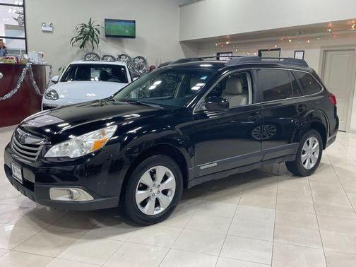 Photo 4 of 34 of 2010 Subaru Outback 2.5i Premium
