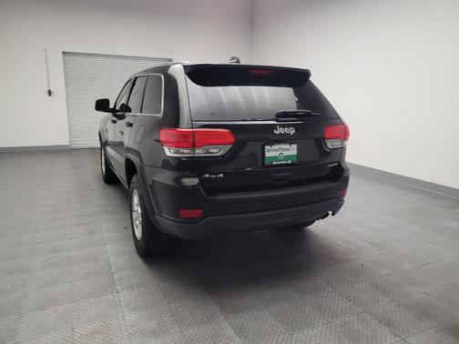 Diamond Black Crystal Pearlcoat 2017 Jeep Grand Cherokee Laredo