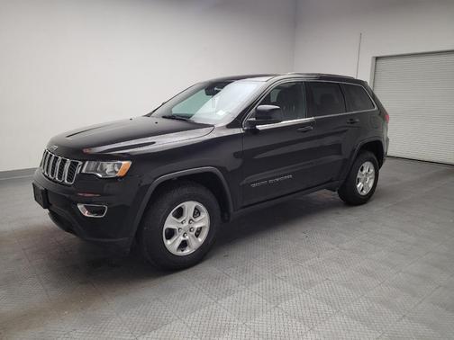 Diamond Black Crystal Pearlcoat 2017 Jeep Grand Cherokee Laredo