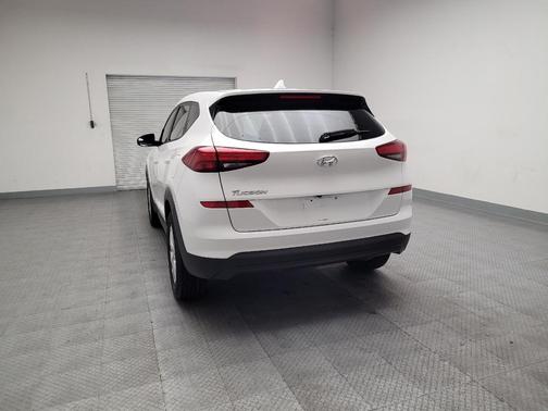 White Cream 2021 Hyundai TUCSON SE