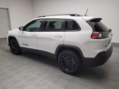 Bright White Clearcoat 2023 Jeep Cherokee Altitude