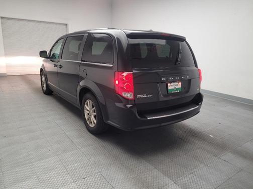 Black Onyx Crystal Pearlcoat 2018 Dodge Grand Caravan SXT