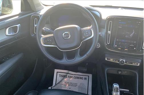 2023 Volvo XC40 B5 Plus Dark Theme