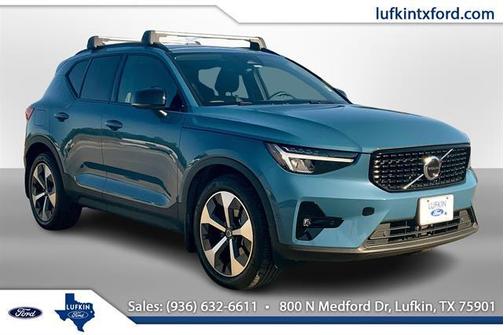 2023 Volvo XC40 B5 Plus Dark Theme