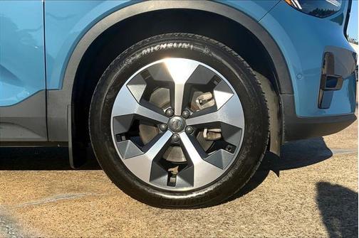 2023 Volvo XC40 B5 Plus Dark Theme
