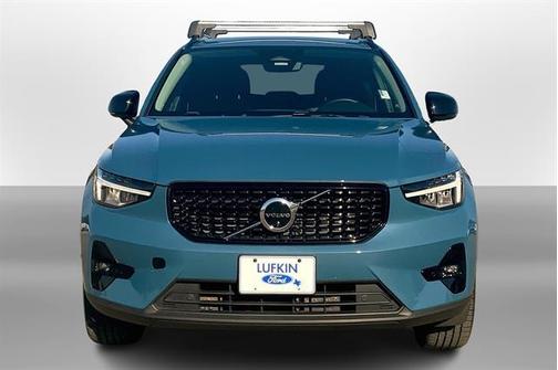 2023 Volvo XC40 B5 Plus Dark Theme