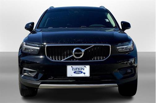 2022 Volvo XC40 T5 Momentum