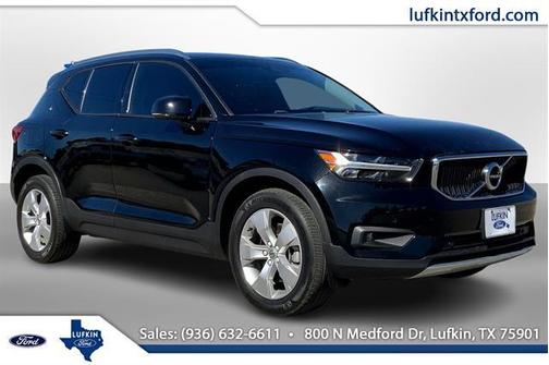 2022 Volvo XC40 T5 Momentum
