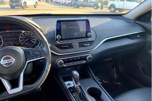 2022 Nissan Altima 2.0 SR