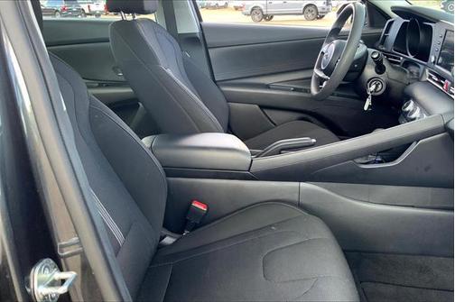 2023 Hyundai ELANTRA SE